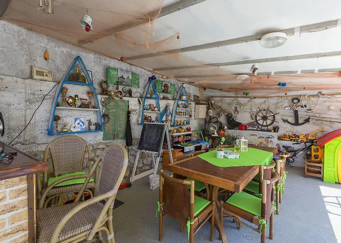 Hundefreundliches Mit Bbq, Privatem Balkon Und Nur 700 Meter Zum Crikvenica