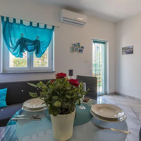 Hundefreundliches Mit Bbq, Privatem Balkon Und Nur 700 Meter Zum Crikvenica