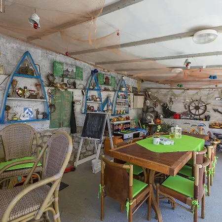 Hundefreundliches Mit Bbq, Privatem Balkon Und Nur 700 Meter Zum Crikvenica