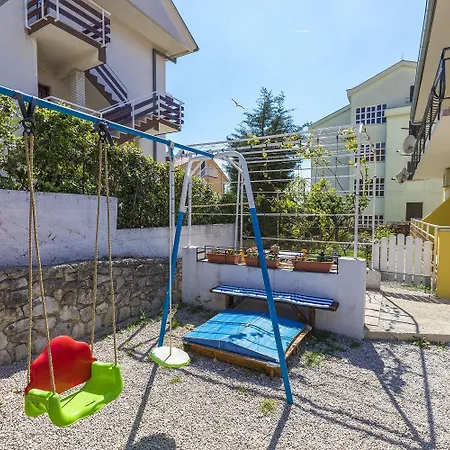 Apartment Hundefreundliches Mit Bbq, Privatem Balkon Und Nur 700 Meter Zum Crikvenica