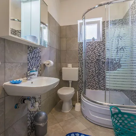 Hundefreundliches Mit Bbq, Privatem Balkon Und Nur 700 Meter Zum